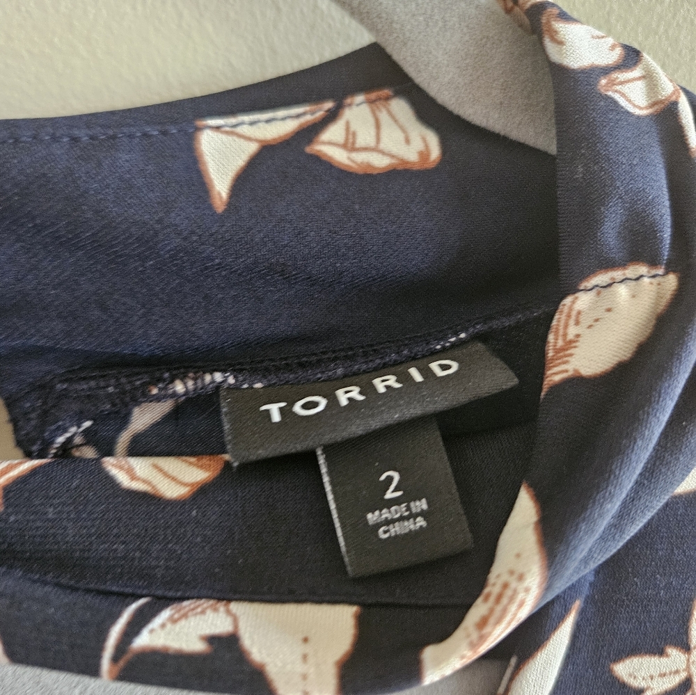 Torrid Black & Tan Floral Blouse - Picture 5 of 8